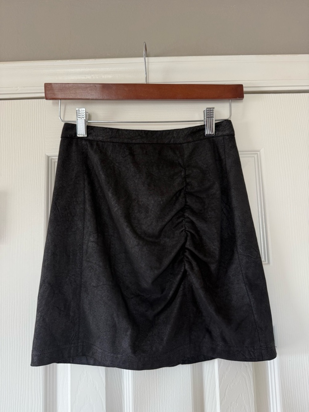 Free People Rumi Ruched Black Faux Leather Mini Skirt Size XS - Picture 3 of 10